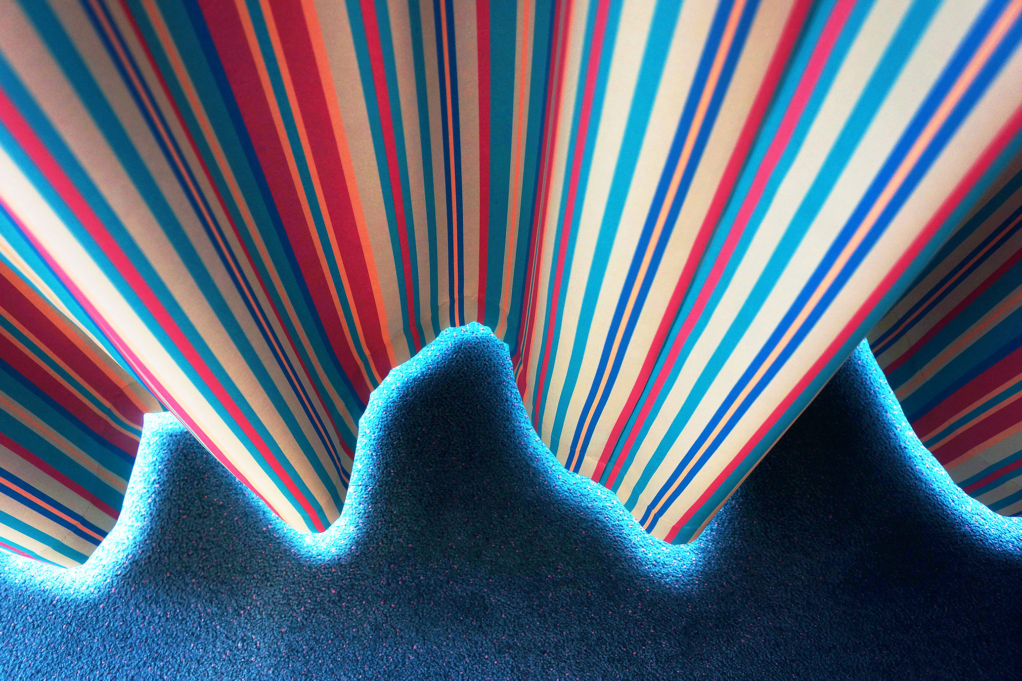 JESSICA BACKHAUS“VON 'JESUS AND THE CHERRIES' ZU DEN 'CUT OUTS